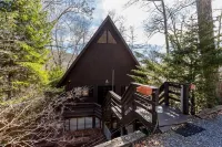 Eagle's Nest A-Frame Cabin Mountain Retreat with EV Charger @ Massanutten Resort