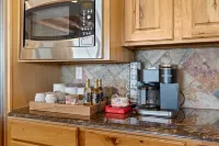Hot Property/Foothills/Heated Pool/Spa/Sleeps16+