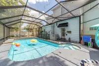 Private historic district apt with pool-suite A