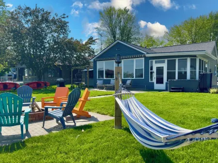 Waterfront Cabin with Hot Tub, Outside Bar & Private Dock!