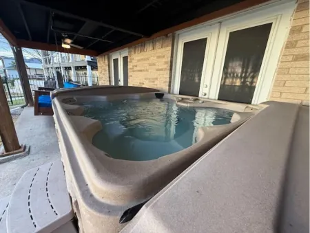 Sunset Serenity -Lakefront- HotTub - TheatreRoom - FirePit - GameRoom - BoatDock