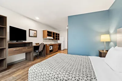 Woodspring Suites Denver Commerce City فنادق في North Washington