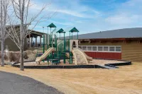 Breathtaking Mountain Views and Golf Access - Stunning Ranch Retreat