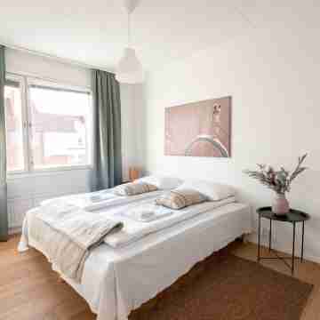 2Ndhomes Modern & Cozy 2Br Apt w Balcony Rooms