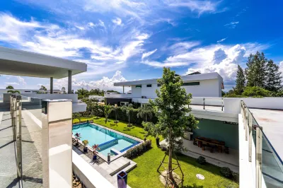 Luxury Modern 6 Bed Private Pool Villa Llw Hotell i Thap Tai