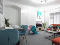 Tudors ESuites 4 Bedroom House with Garden & 9 Beds