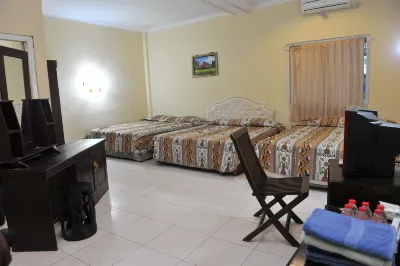 Hotel Queen Star Các khách sạn ở Sedayu