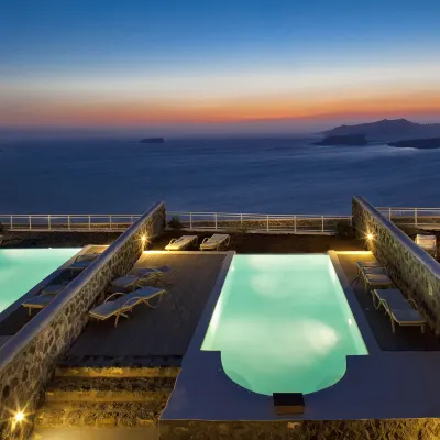 Thermes Luxury Villas and Spa by Mr and Mrs White Отели рядом с достопримечательностью «Порт Санторини»