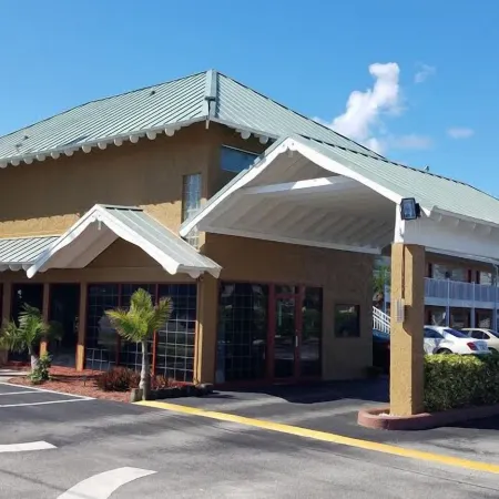 Econo Lodge Cocoa Beach - Near the Port