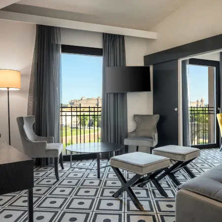 Hotel du Roi & Spa by Sowell Collection