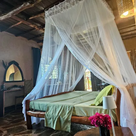Room in Guest Room - Colobus Suite of 40m2 in Villa 560 m2, View of the Indian Ocean