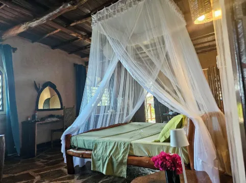 Room in Guest Room - Colobus Suite of 40m2 in Villa 560 m2, View of the Indian Ocean