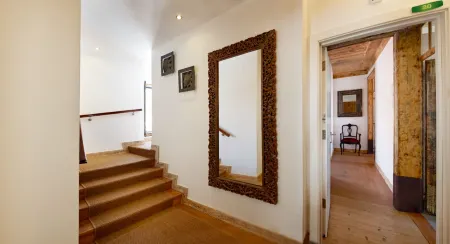 Casa das Aguarelas Отели рядом с достопримечательностью «Ermida de São Sebastião»