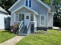 Charming 2-bedroom apartment with AC, WiFi, in The Historic Ashtabula Harbor Hotels in Ashtabula
