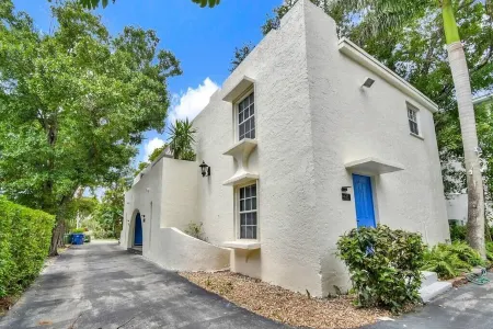 Luxury 2-Bedroom Villa in Wilton Manors