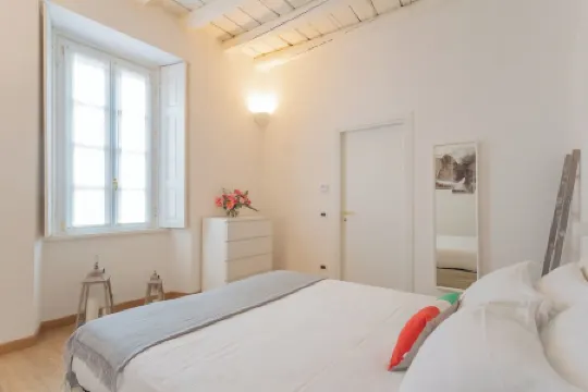 Wine Not Apartment in Como City Centre by Rent All Como