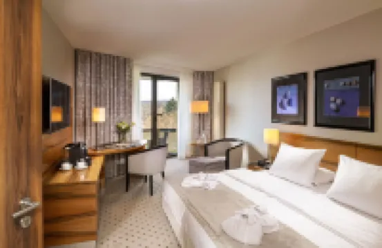Maritim Hotel Bad Homburg Hotels near Bonames