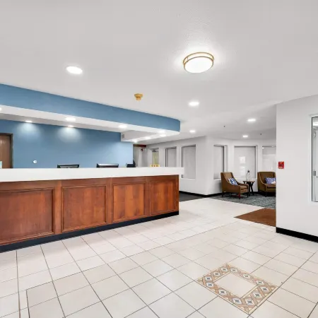 LakeWood Inn & Suites