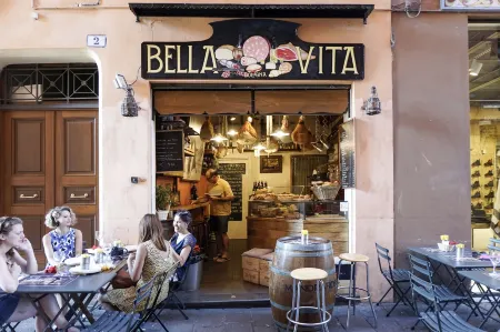 Casa Isolani Luxury Rooms Piazza Maggiore 1 Отели рядом с достопримечательностью «Болонский университет»