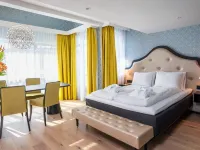 Thon Hotel Cecil Hotels near Chat Noir