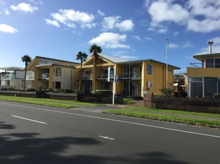 Bucklands Beach Waterfront Motel Отели рядом с достопримечательностью «Колледж Маклинс»