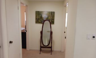 Bed and Breakfast in Hollywood Hills - Hizvo