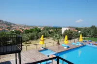 Victoria Hotel and Lounge - Pool