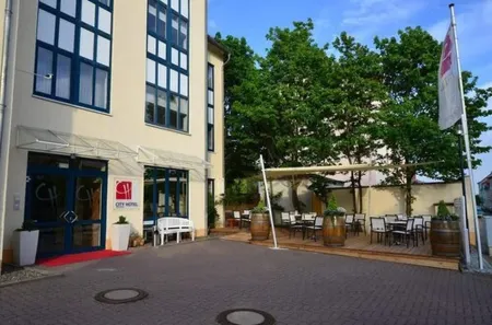 City Hotel Aschersleben Отели в г. Зальцланд