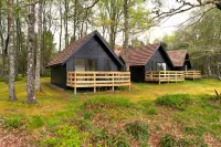 Burnbank Lodges - parking