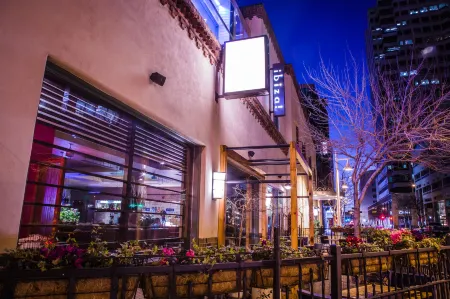 Hotel Andaluz Albuquerque, Curio Collection by Hilton Отели рядом с достопримечательностью «Silver Family Geology Museum»
