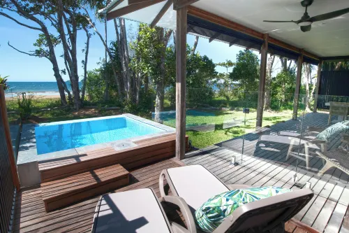 The Bungalows Hotels in Wongaling Beach