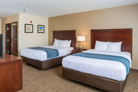 Comfort Inn Naugatuck-Shelton, CT Отели рядом с достопримечательностью «Seven Angels Theatre»
