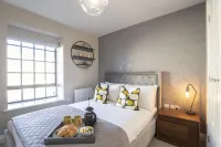 Elliot Oliver - Modern 2 Bedroom Town Centre Apartment Hotels in Badgeworth