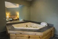 Crooked River Lodge Hotels in McKinley Township