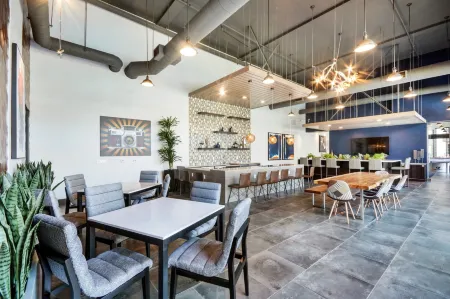 Bluebird Suites Near Facebook HQ Отели рядом с достопримечательностью «Мета Хедквотерс»