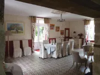 Le Manoir "Aux Douves" - Aamiaismajoitus