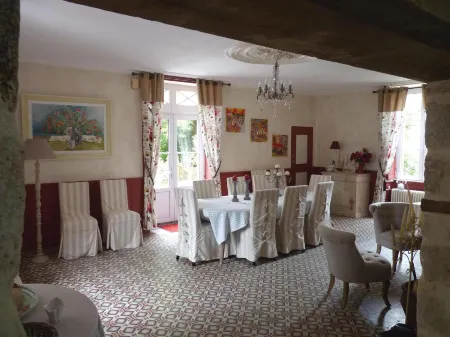 Le Manoir "Aux Douves"