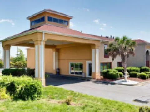 Quality Inn & Suites Hotels in Monroe