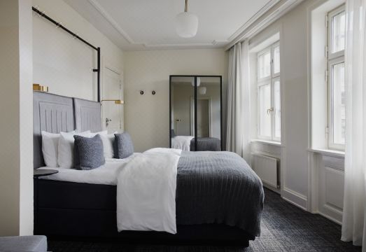 5. Hotel Da..