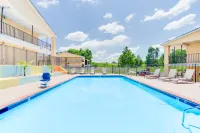 Days Inn & Suites by Wyndham Athens Alabama Hôtels à : Athens
