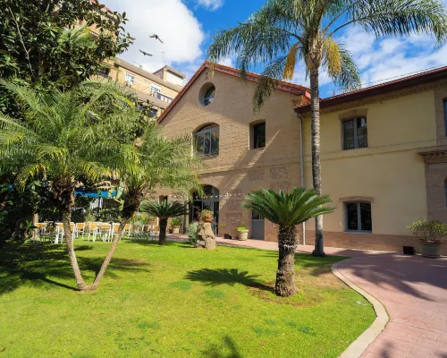 DWO Valencia Hotels near Gulliver