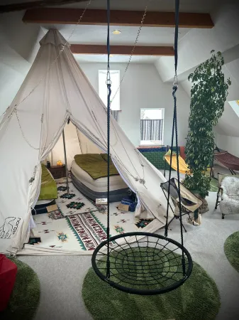 All Season Camp Отели рядом с достопримечательностью «Parent and Kid Tree»