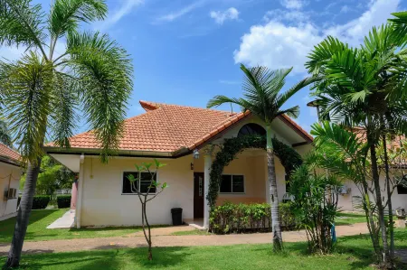 Two Fifty Nine Resort 259 Resort Отели рядом с достопримечательностью «Golden Triangle Museum Pattaya»