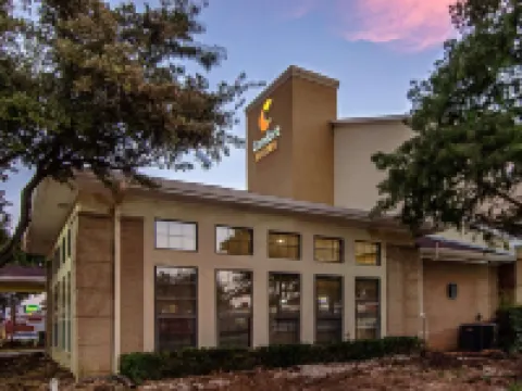 コンフォート スイーツ NW ダラス ニア ラブ フィールド ダラスのホテル