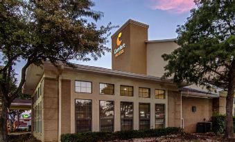 Comfort Suites NW Dallas Near Love Field