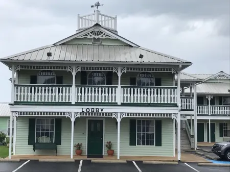 Deluxe Inn and Suites Отели в г. Neshoba County