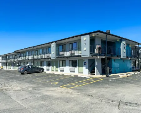 Super 7 Motel Hotels in West Lucas