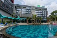 Ibis Styles Batam Nagoya - Pools