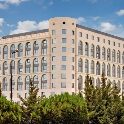 Grand Court Hotel Hotels near Malcha Train Station