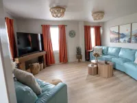 Charming 1-bedroom apartment. Pet friendly, King Bed, Washer & Dryer Hotels in Monroe